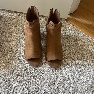 Steve Madden Tan Suede Peep-Toe Mules